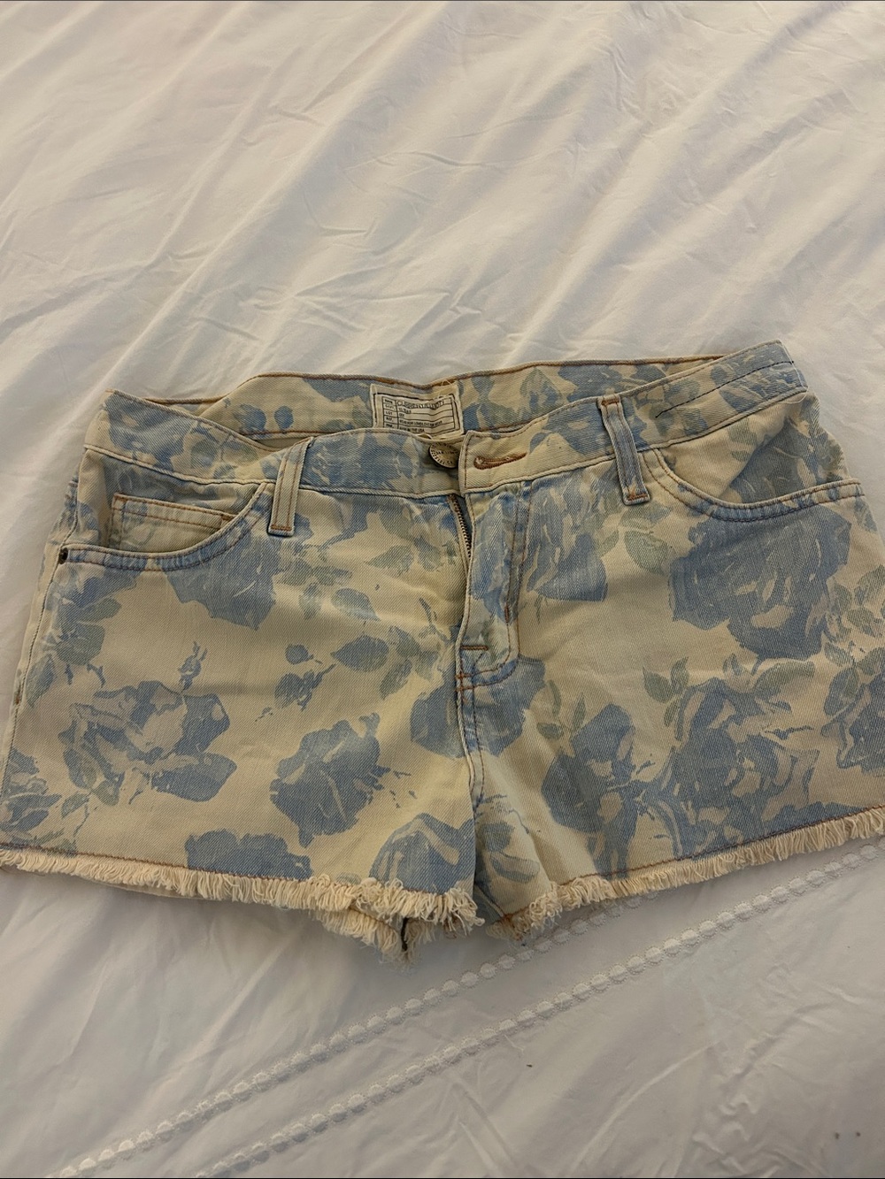 Like new current Elliot printed denim shorts